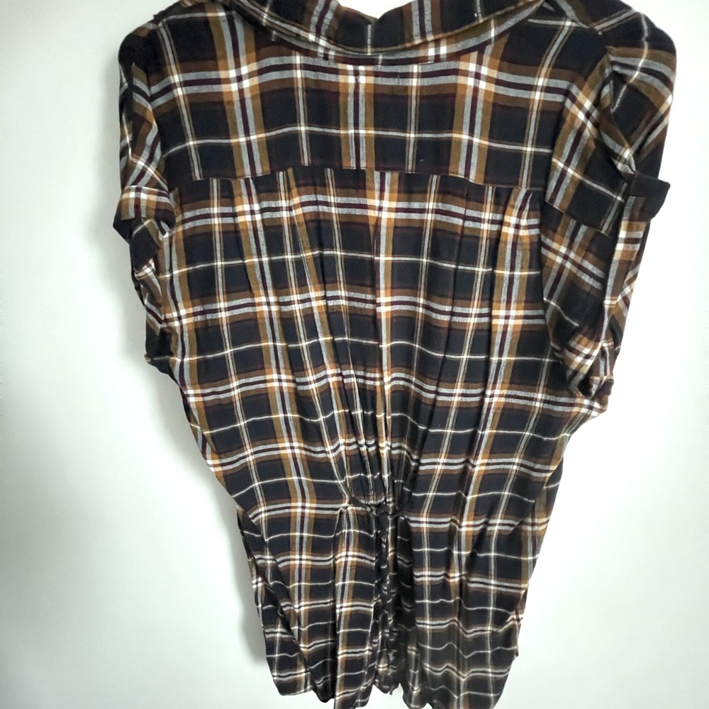 Short sleeve dress with shirt style